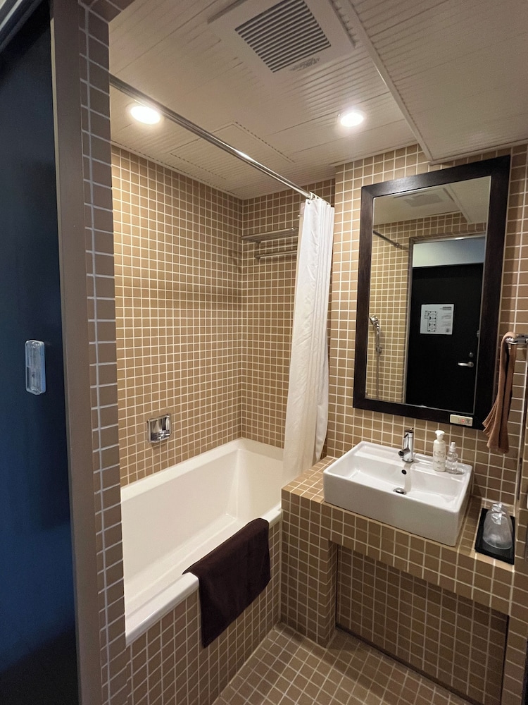 デラックス ダブルルーム バスルーム1 | サットンプレイスホテル上野