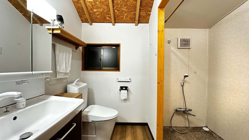 デラックス ハウス バスルーム1 | 一宿一景一生縁・市原 - キャンプサイト