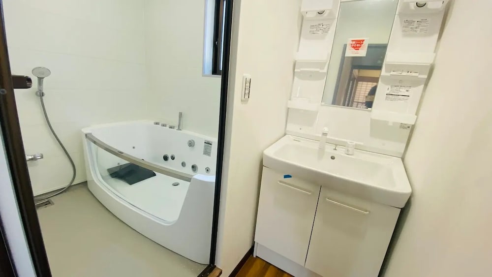 古民家A棟 バスルーム1 | 一宿一景一生縁・市原 - キャンプサイト