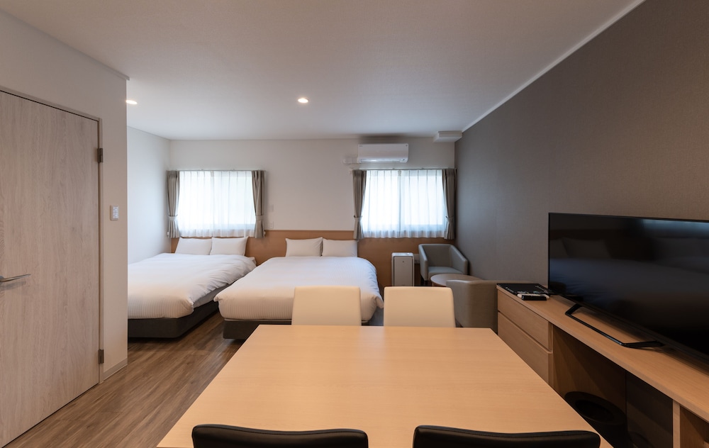 デラックス ツインルーム (23時以降のチェックインはできませんのでご注意ください) | HOTEL R9 The Yard ひたちなか