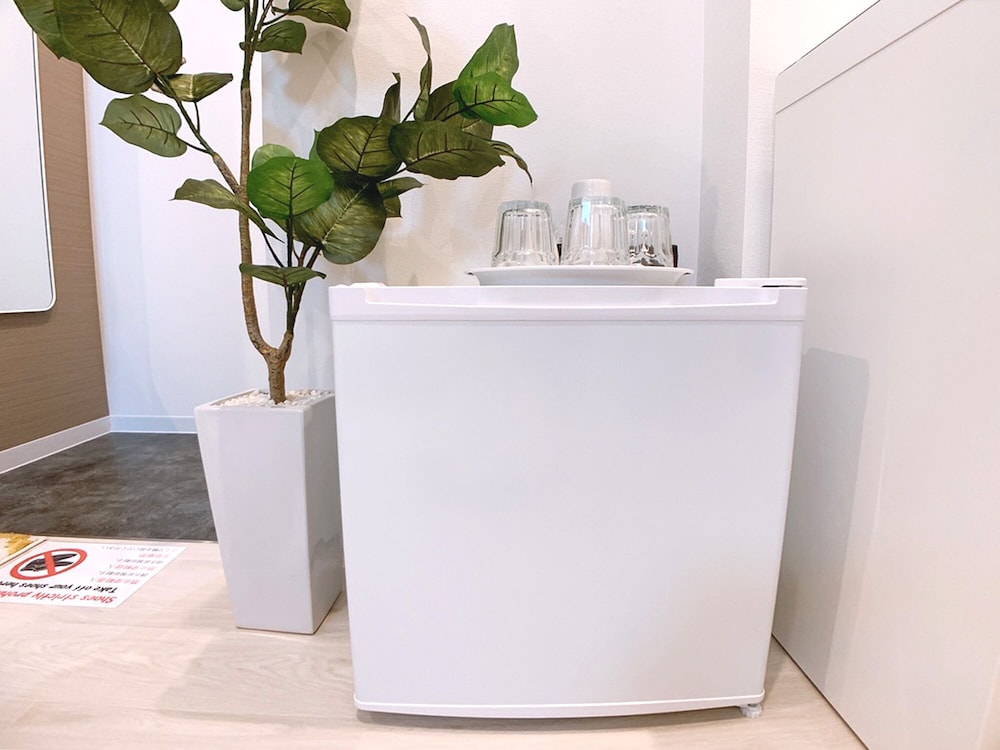 ダブルルーム ダブルベッド2台付 301号室 禁煙(ソファベッド用の寝具は部屋に常備していない為 事前にリクエストが必要) 小型冷蔵庫0 | Bar & Hotel Colors 宮島