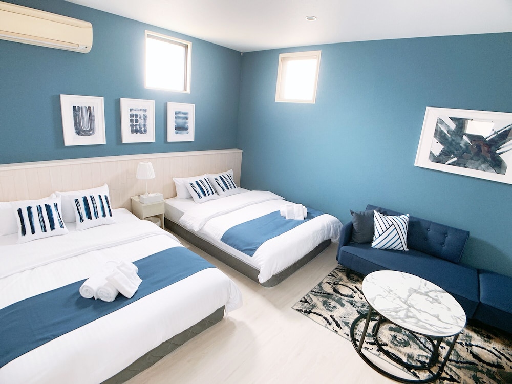 ダブルルーム ダブルベッド2台付 301号室 禁煙(ソファベッド用の寝具は部屋に常備していない為 事前にリクエストが必要) | Bar & Hotel Colors 宮島