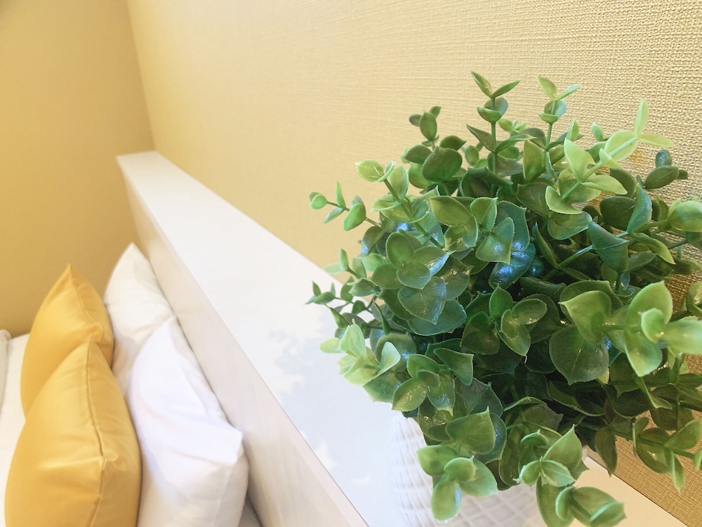 ダブルルーム エキストラベッド付 302号室 禁煙 (ソファベッド用の寝具は部屋に常備していない為 事前にリクエストが必要) 客室3 | Bar & Hotel Colors 宮島