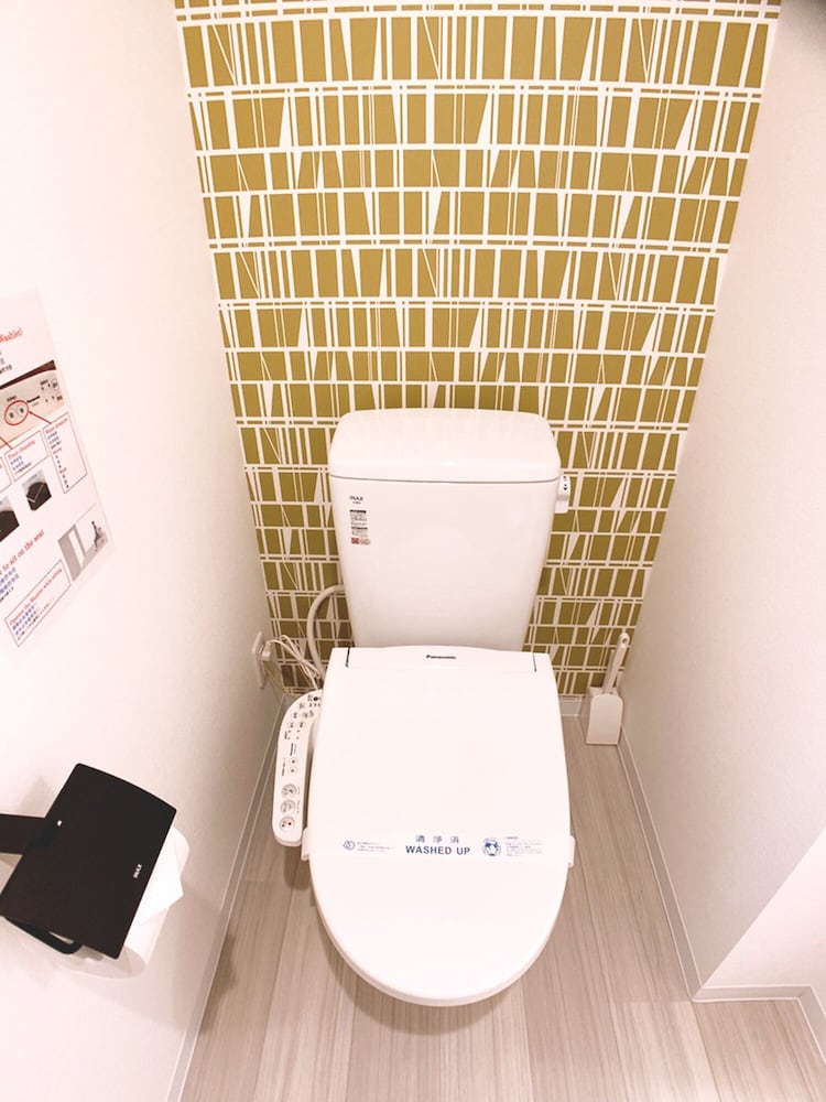 ダブルルーム エキストラベッド付 202号 禁煙 (ソファベッド用の寝具は部屋に常備していない為 事前にリクエストが必要) バスルーム0 | Bar & Hotel Colors 宮島