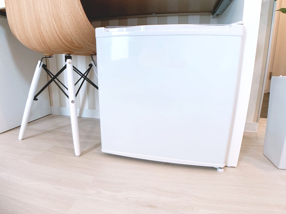 ダブルルーム ダブルベッド2台付 303号室 禁煙(ソファベッド用の寝具は部屋に常備していない為 事前にリクエストが必要) 小型冷蔵庫0 | Bar & Hotel Colors 宮島