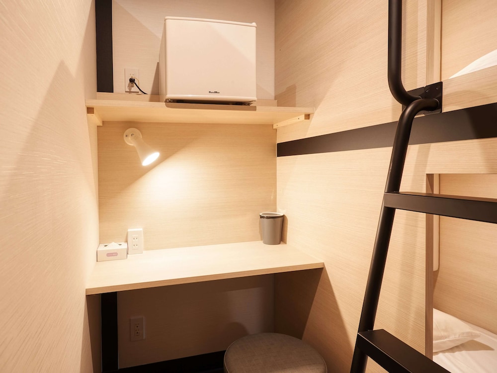 キャビン A (2名専用・男女共同フロア・共同シャワートイレ) 客室1 | CABIN&HOTEL CONSTANT NAHA