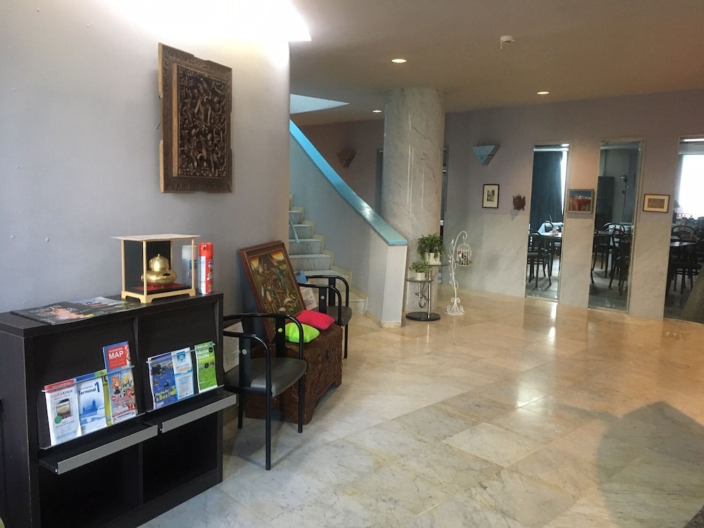 フロント1 | ナリタエアポート サムライホステル