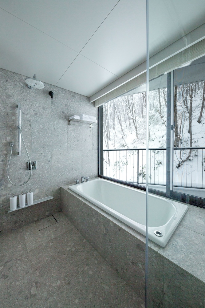 デュープレックス 4 ベッドルーム バスルーム1 | Yamakei Niseko