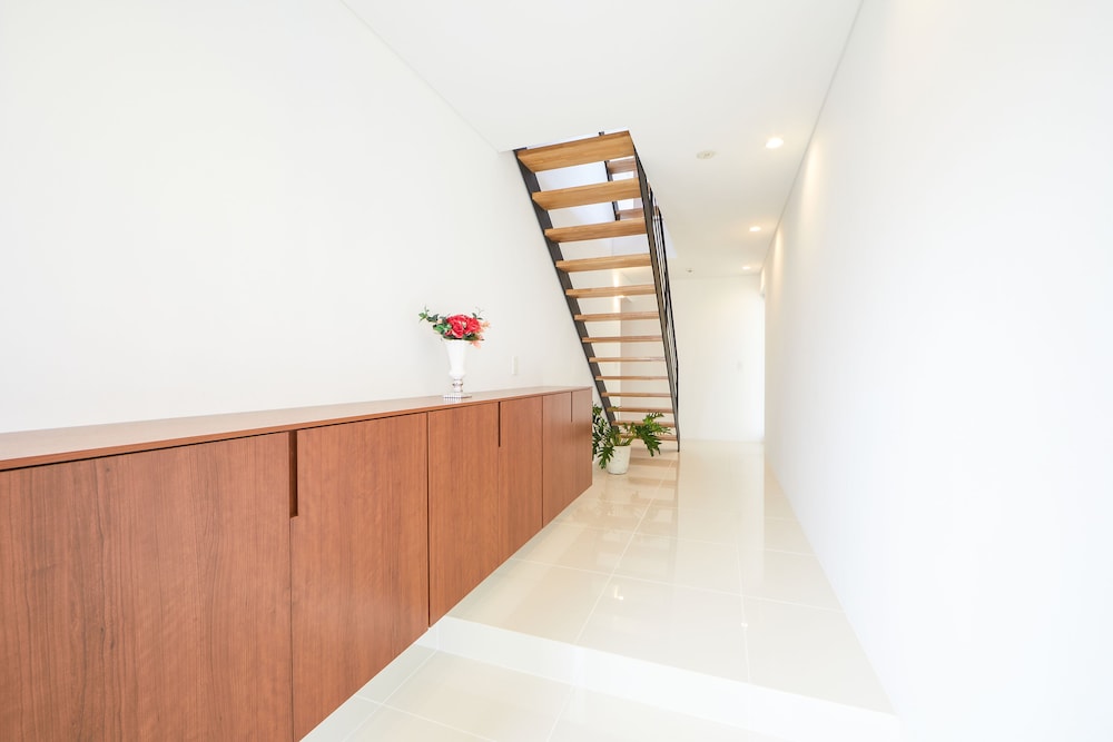 内部エントランス1 | E-horizon Resort Premium 瀬底A 内部エントランス1 | E-horizon Resort Premium 瀬底A