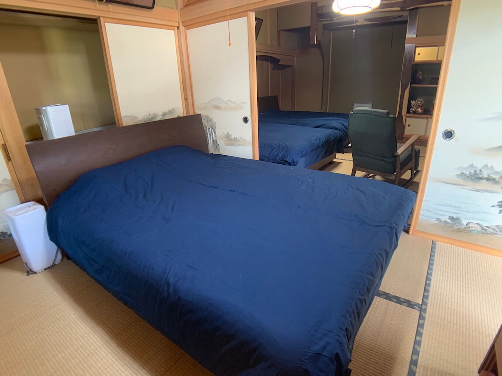 スーペリア ルーム ベッド (複数台) 客室2 | 伊那谷別邸