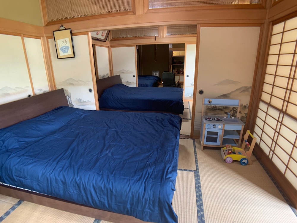 スーペリア ルーム ベッド (複数台) 客室1 | 伊那谷別邸