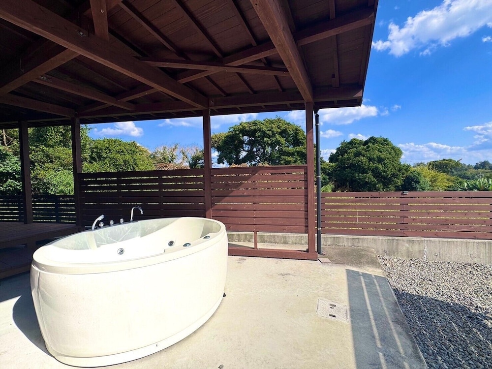 ファミリー ヴィラ バスルーム5 | AZ ホテル Inn 奄美万屋