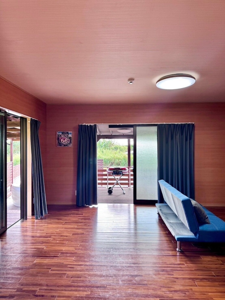 ファミリー ヴィラ リビング エリア2 | AZ ホテル Inn 奄美万屋