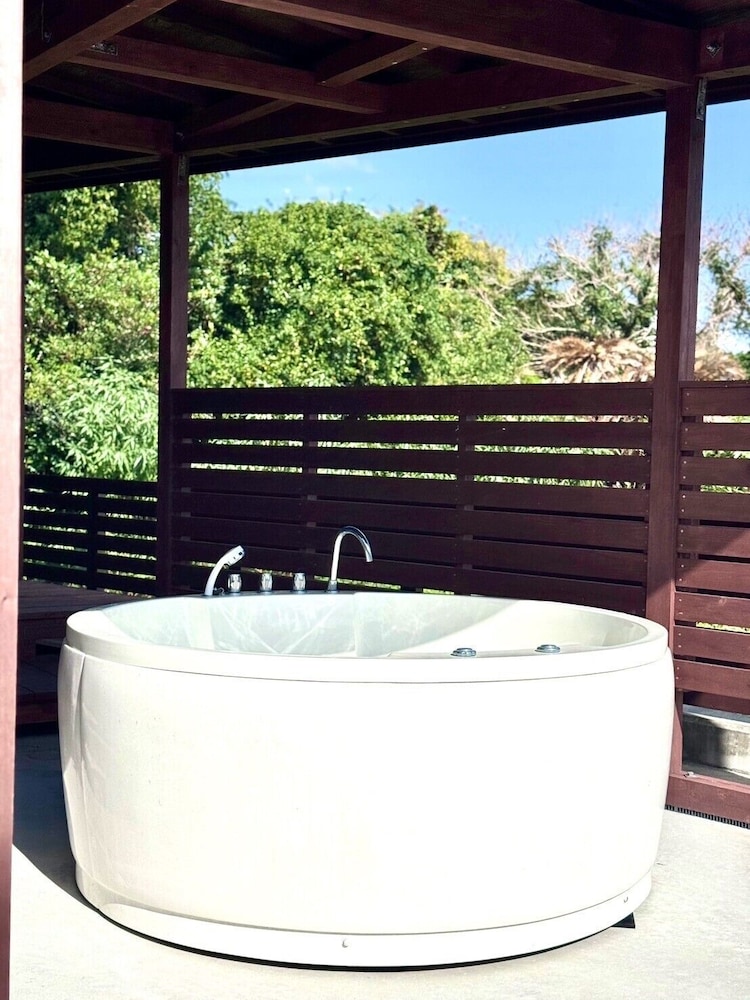 ファミリー ヴィラ バスルーム2 | AZ ホテル Inn 奄美万屋