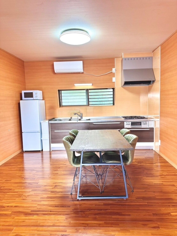 ファミリー ヴィラ ダイニングルーム0 | AZ ホテル Inn 奄美万屋