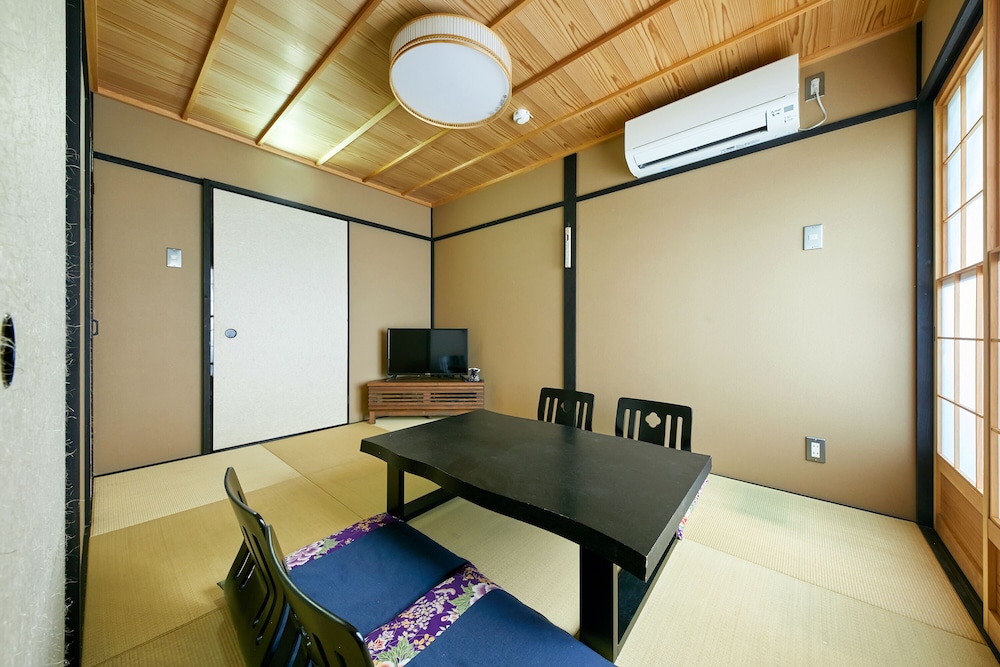 クラシック タウンホーム 客室1 | 鈴 京都八坂南