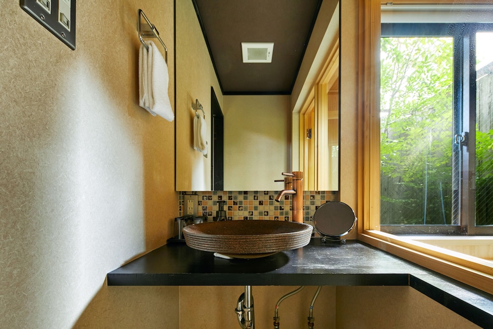 クラシック タウンホーム バスルーム1 | 鈴 京都八坂南