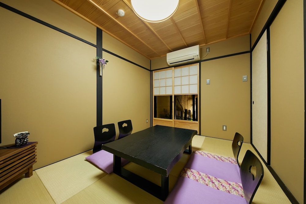 クラシック タウンホーム リビング エリア0 | 鈴 京都八坂南