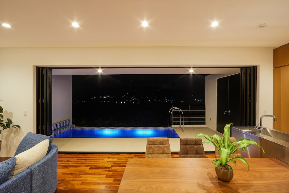 エリート ヴィラ 2 ベッドルーム 禁煙 (現在別建物建築中、景観は写真と異なります) リビング エリア3 | E-horizon Resort Premium 瀬底D