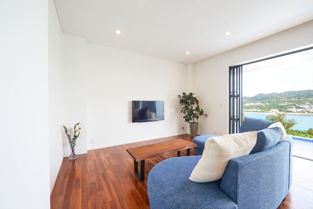 エリート ヴィラ 2 ベッドルーム 禁煙 (現在別建物建築中、景観は写真と異なります) リビング エリア6 | E-horizon Resort Premium 瀬底D