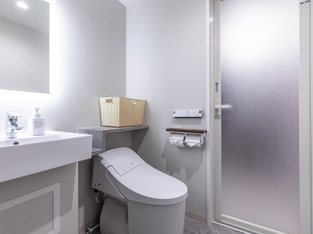 デラックス ツインルーム 禁煙 バスルーム1 | トラストホテル