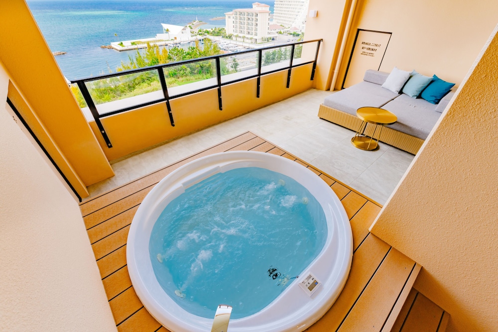 オーシャンテラスデラックスルーム(2名定員) バルコニーからの眺望3 | AQUASENSE Hotel & Resort