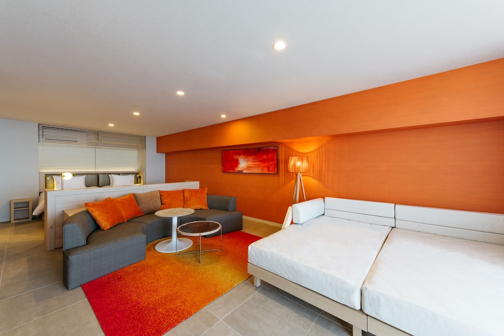 プレミアムオーシャンルーム リビング エリア1 | AQUASENSE Hotel & Resort