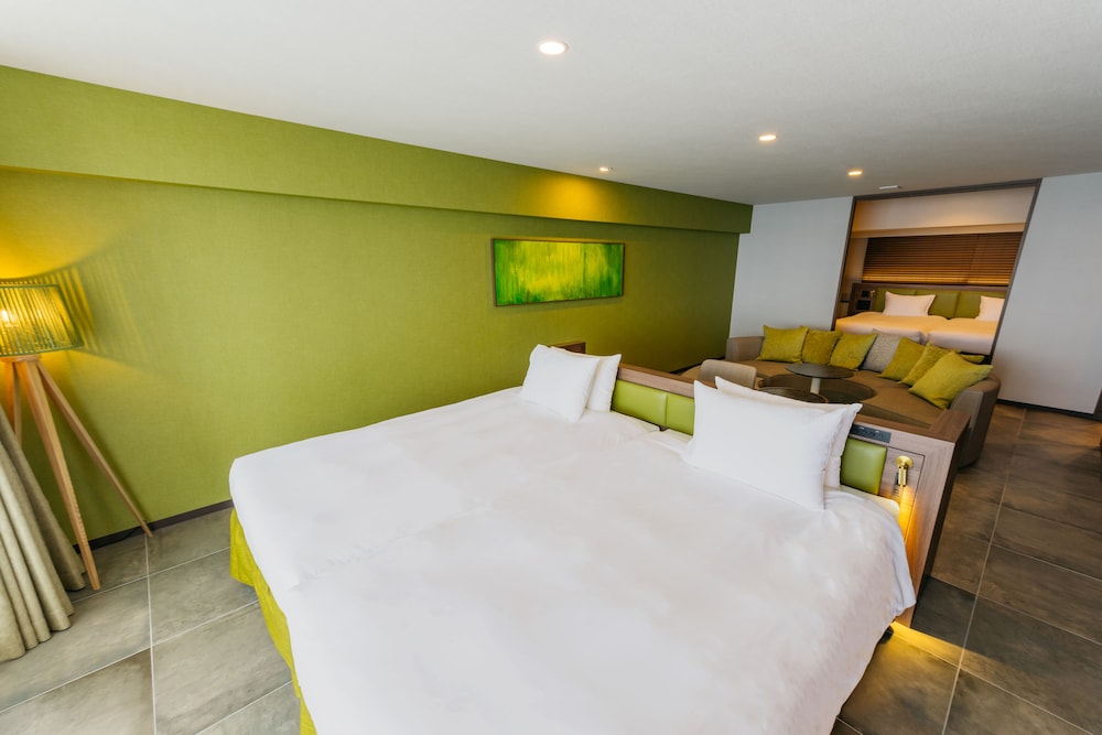 コーナーオーシャンスイート 客室2 | AQUASENSE Hotel & Resort