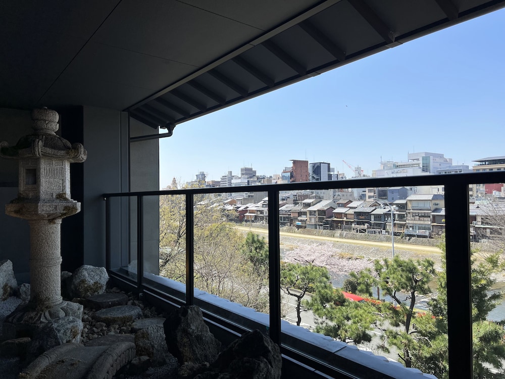 リバービューロイヤルスイート バルコニーからの眺望2 | Rinn 祇園白川