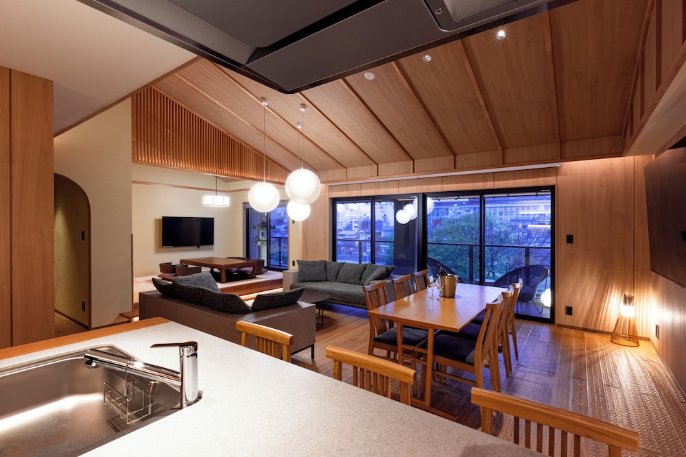 リバービューロイヤルスイート 客室18 | Rinn 祇園白川