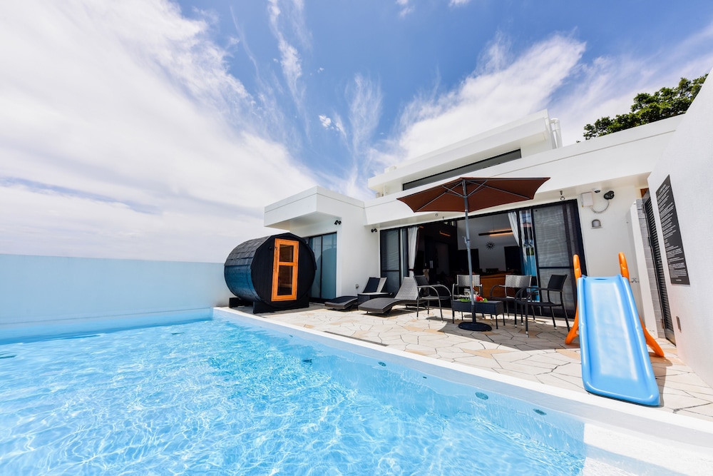 エグゼクティブ ヴィラ 3 ベッドルーム プライベートプール プールビュー 客室10 | プライベートプールヴィラもとぶ