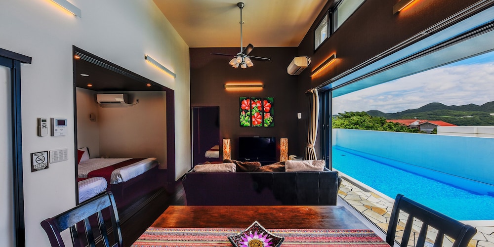 デラックス ヴィラ 2 ベッドルーム プライベートプール プールビュー 客室18 | プライベートプールヴィラもとぶ