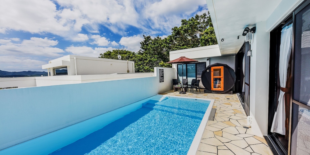 デラックス ヴィラ 2 ベッドルーム プライベートプール プールビュー 客室12 | プライベートプールヴィラもとぶ