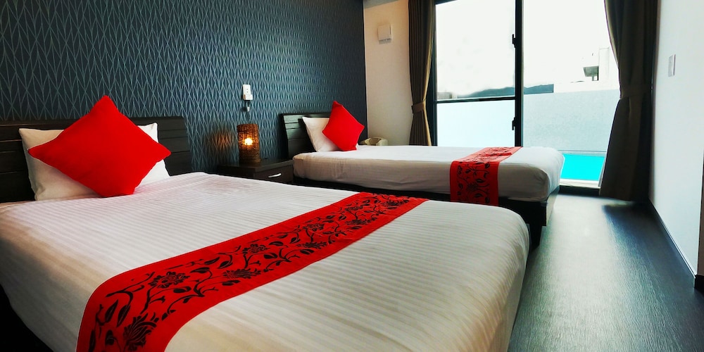 デラックス ヴィラ 2 ベッドルーム プライベートプール プールビュー 客室1 | プライベートプールヴィラもとぶ