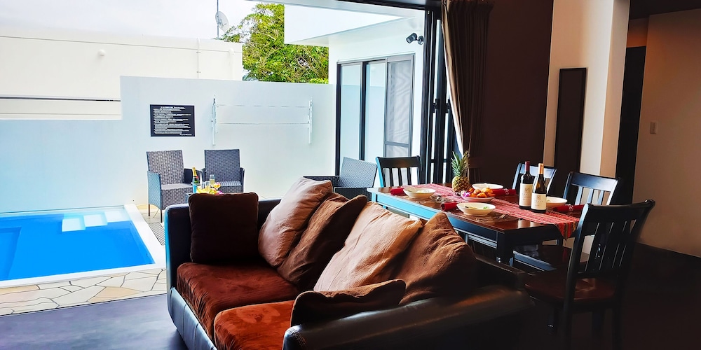 デラックス ヴィラ 2 ベッドルーム プライベートプール プールビュー 客室4 | プライベートプールヴィラもとぶ