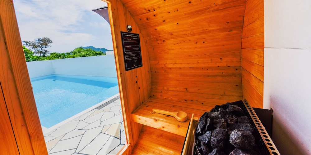 デラックス ヴィラ 2 ベッドルーム プライベートプール プールビュー 客室16 | プライベートプールヴィラもとぶ