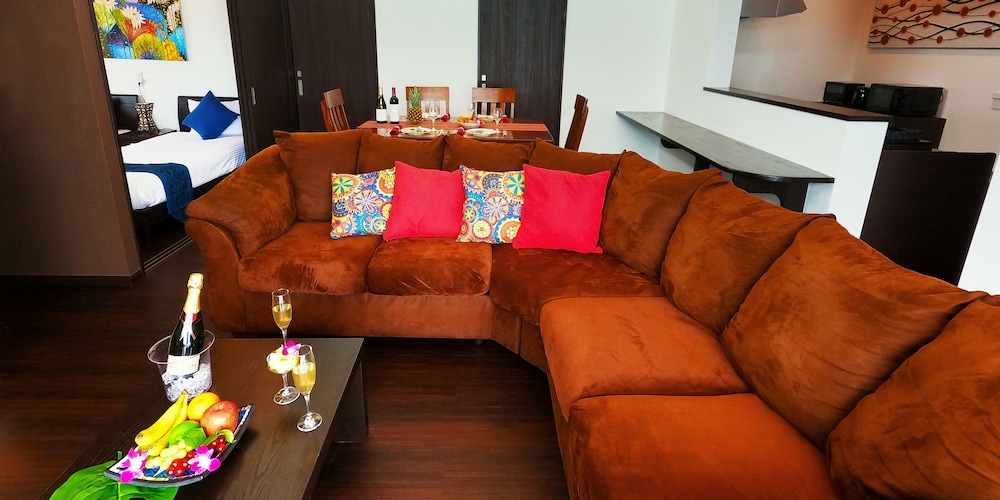 エグゼクティブ ヴィラ 3 ベッドルーム プライベートプール プールビュー リビング エリア2 | プライベートプールヴィラもとぶ