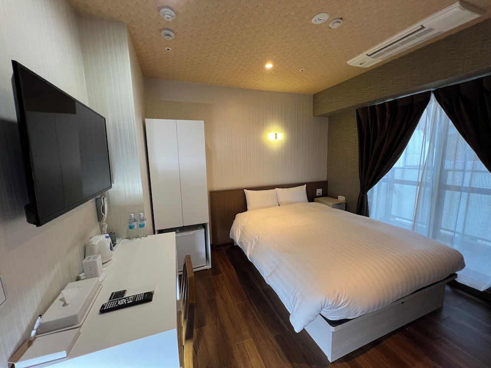 スタンダード ダブルルーム ダブルベッド 1 台 禁煙 客室3 | Hotaku HOTEL