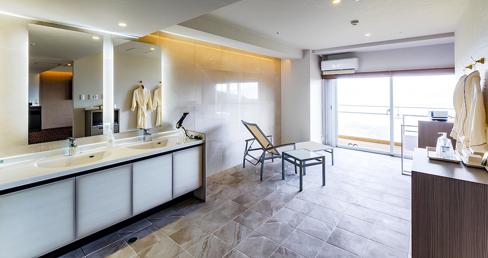 エグゼクティブ スイート 客室2 | 別邸 天降る丘