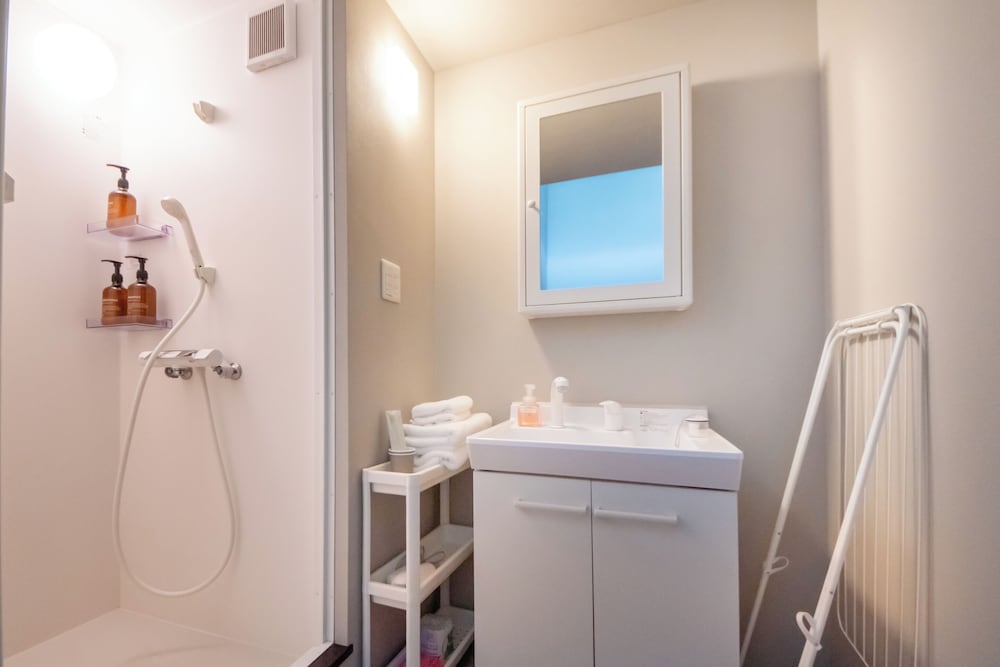 Double Room 103 バスルーム0 | LOCO Minamiichi