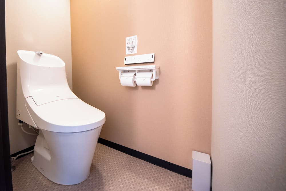 Double Room 205 バスルーム2 | LOCO Minamiichi