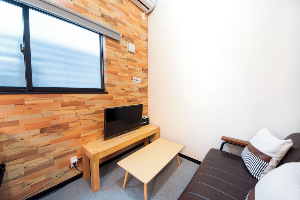 Double Room 101 with washing machine 客室23 | LOCO Minamiichi