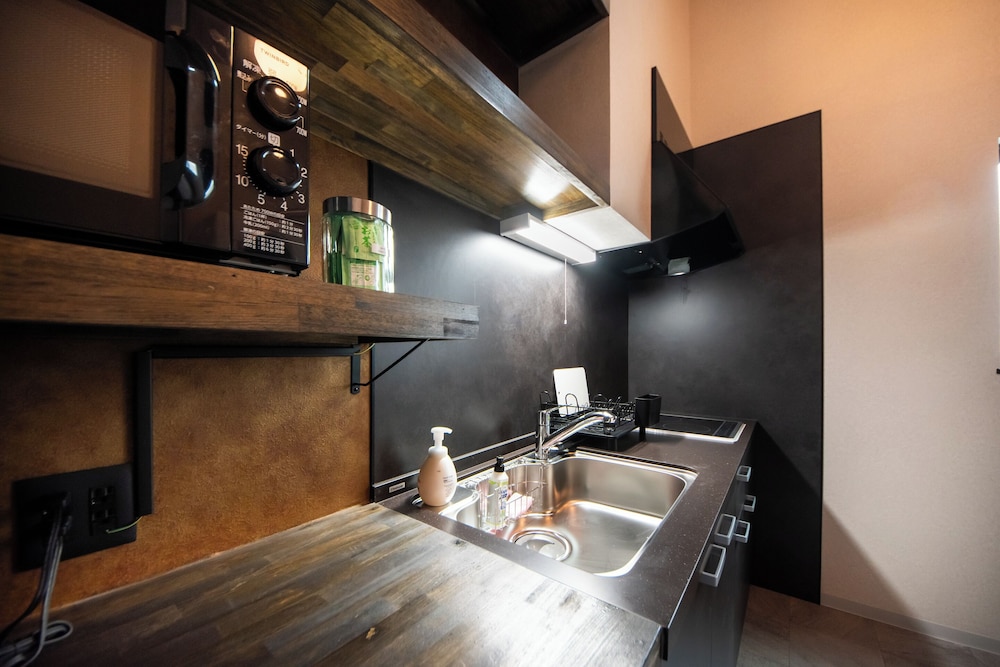 Double Room 206 共用キッチン設備6 | LOCO Minamiichi