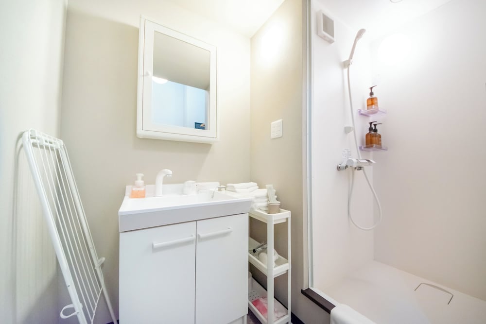 Double Room 204 バスルーム0 | LOCO Minamiichi