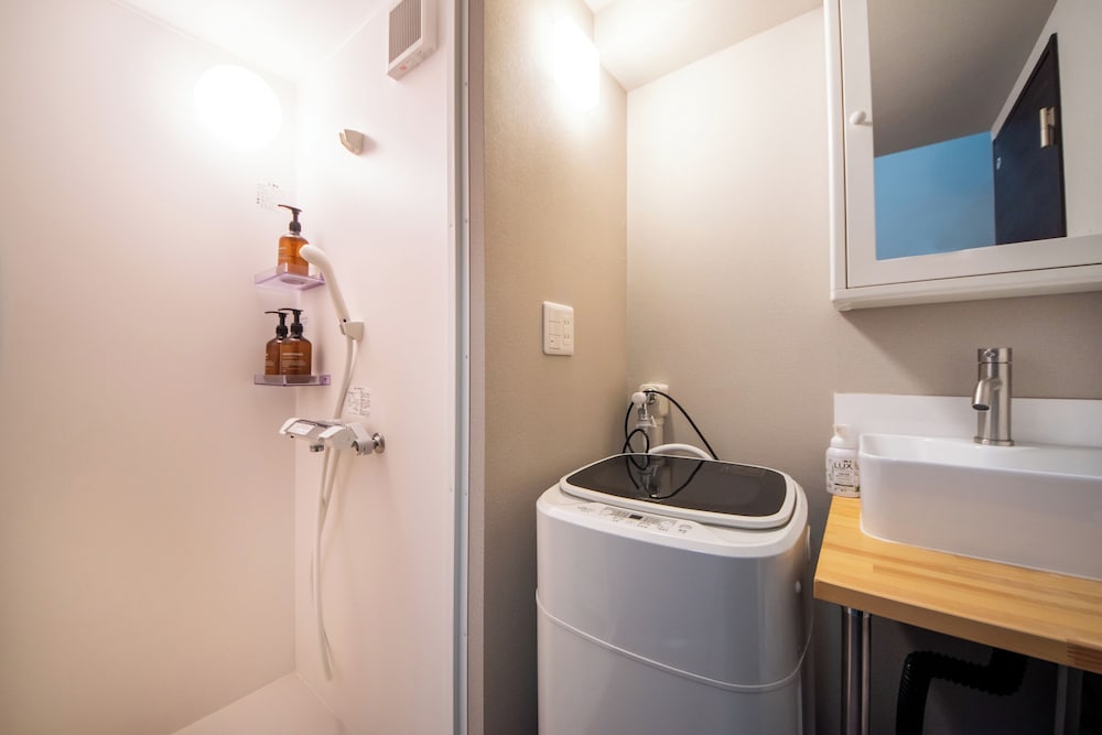 Double Room 101 with washing machine バスルーム2 | LOCO Minamiichi