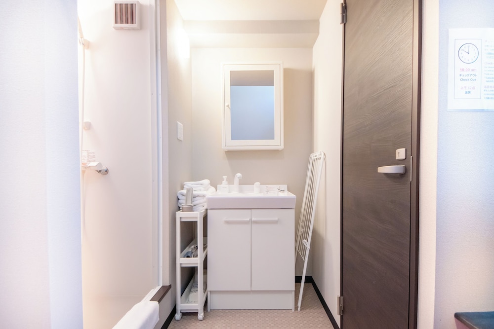 Double Room 201 バスルーム0 | LOCO Minamiichi