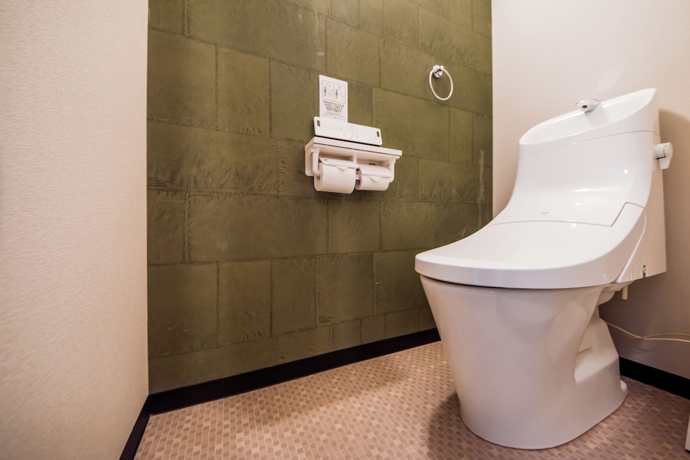 Double Room 102 バスルーム0 | LOCO Minamiichi