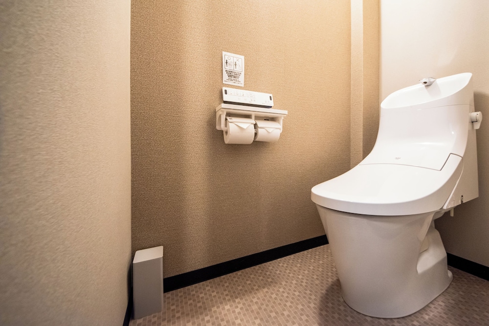 Double Room 204 バスルーム1 | LOCO Minamiichi