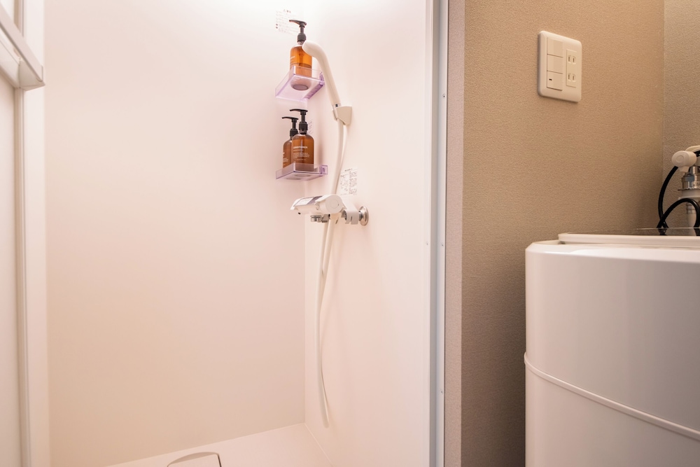 Double Room 101 with washing machine バスルーム4 | LOCO Minamiichi