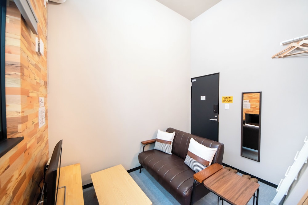 Double Room 101 with washing machine 客室17 | LOCO Minamiichi